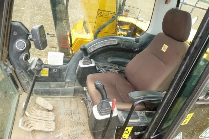 Гусеничный экскаватор JCB JS130LC- фото № 8
