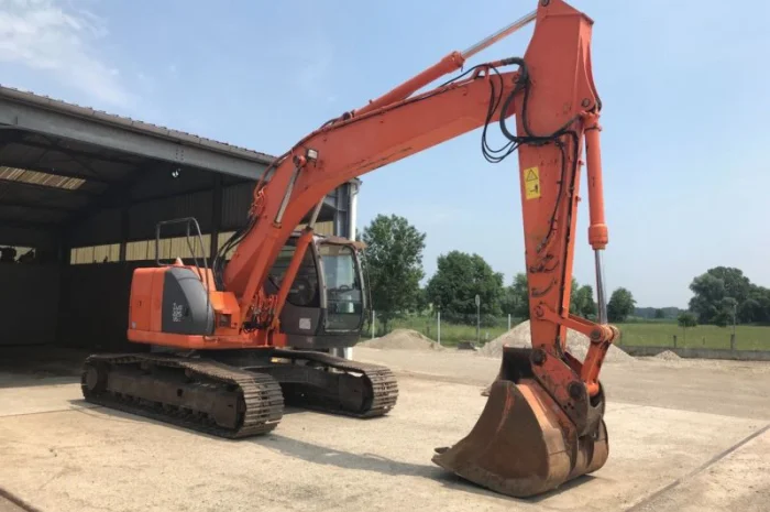 Гусеничный экскаватор Hitachi ZX 225 US LC- фото № 1