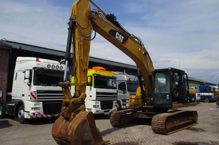 Гусеничный экскаватор Caterpillar 320 DL- фото № 1