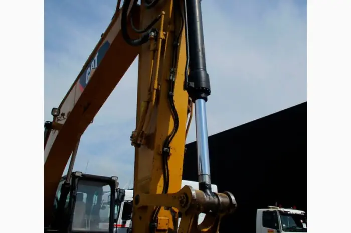 Гусеничный экскаватор Caterpillar 320 DL- фото № 10