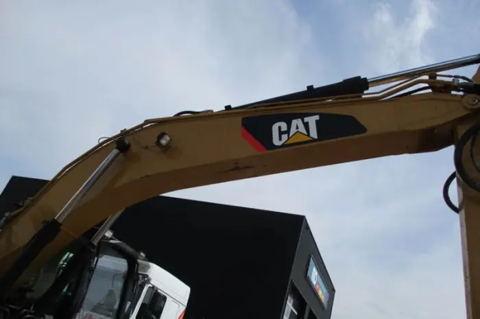 Гусеничный экскаватор Caterpillar 320 DL- фото № 11