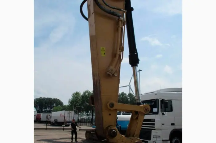 Гусеничный экскаватор Caterpillar 320 DL- фото № 12