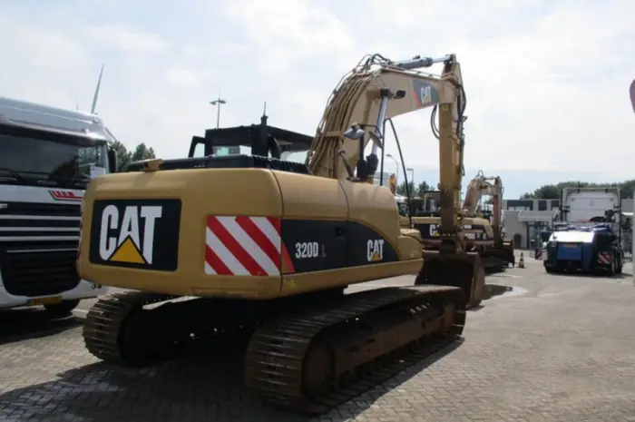 Гусеничный экскаватор Caterpillar 320 DL- фото № 3