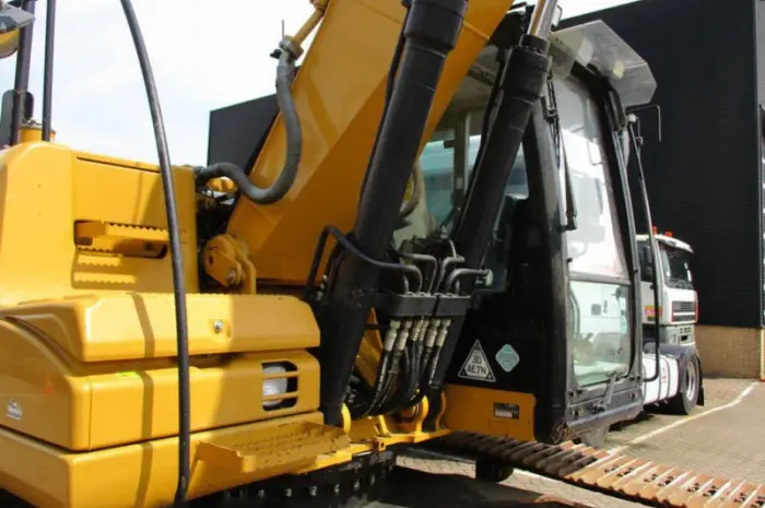 Гусеничный экскаватор Caterpillar 320 DL- фото № 7