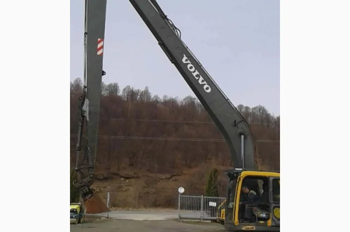 Гусеничный экскаватор Volvo EC240BLR- фото № 15