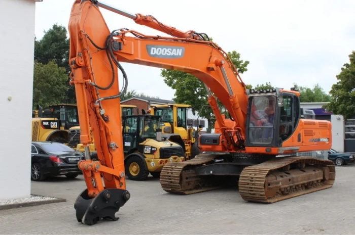 Спецтехника. Гусеничный экскаватор Doosan DX 380 LC-3- фото № 1