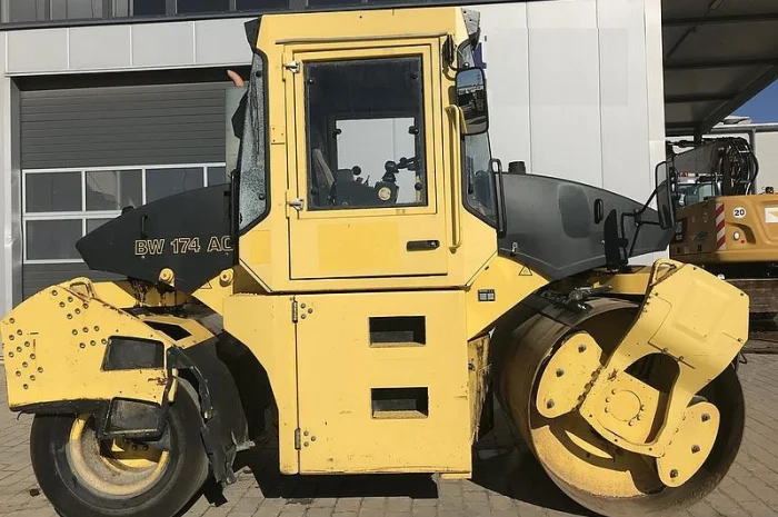 Каток Тандемный Bomag BW 174 AС- фото № 16
