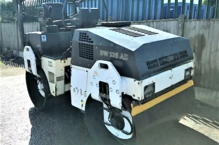 Дорожный каток б/у. Комбинированный каток Bomag BW 135 AD- фото № 1