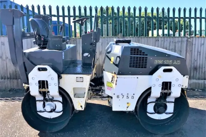 Дорожный каток б/у. Комбинированный каток Bomag BW 135 AD- фото № 4