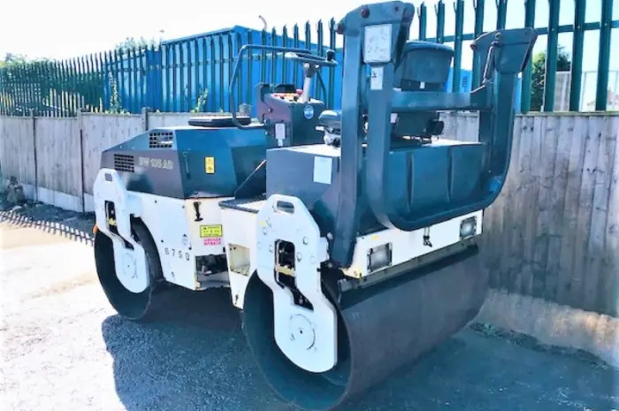 Дорожный каток б/у. Комбинированный каток Bomag BW 135 AD- фото № 9