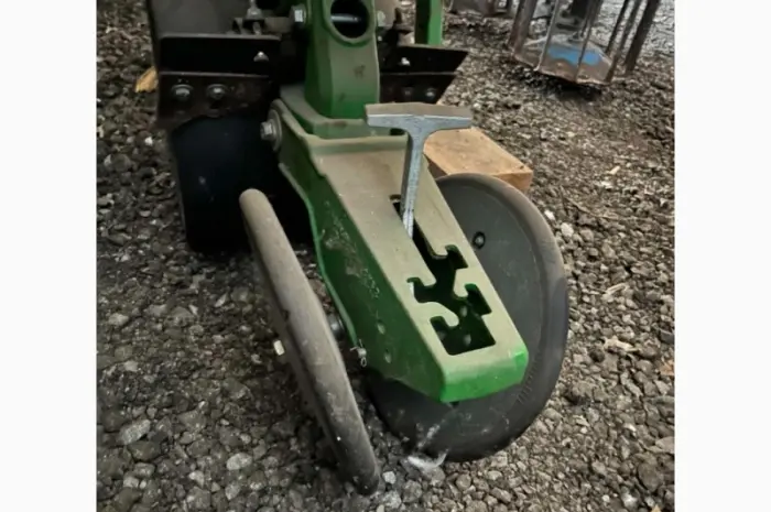 Сівалка точного висіву пневматична John Deere 1785- фото № 10