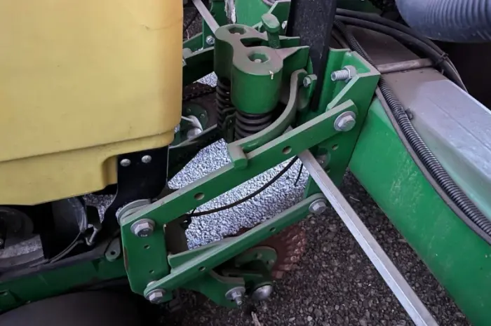 Сівалка точного висіву пневматична John Deere 1785- фото № 11