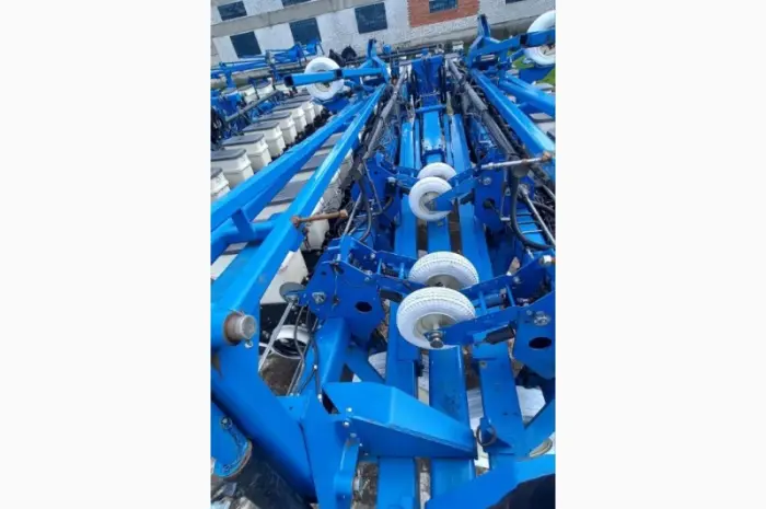 Сівалка точного висіву пневматична KINZE 3700 Precision Planting 24р- фото № 4