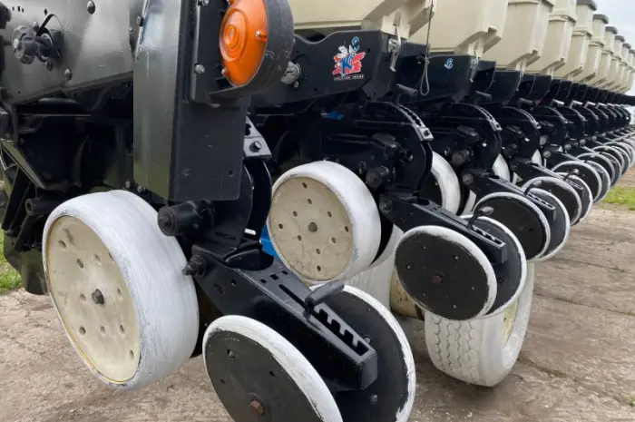 Сівалка точного висіву пневматична KINZE 3700 Precision Planting 24р- фото № 13