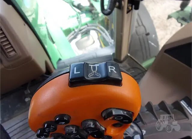 Самоходный опрыскиватель John Deere 4830- фото № 7