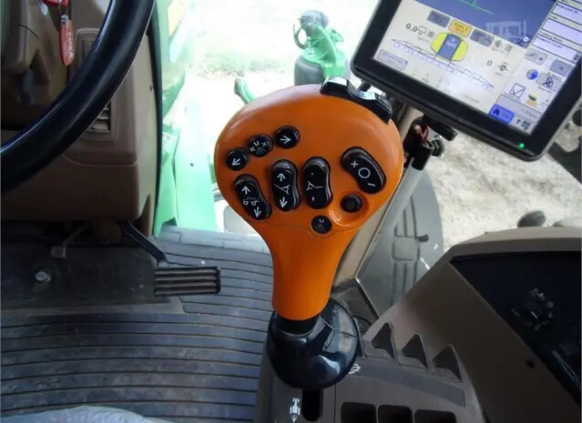 Самоходный опрыскиватель John Deere 4830- фото № 5