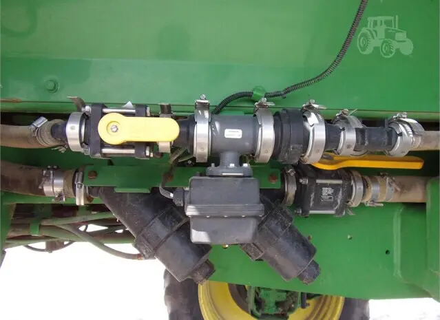 Самоходный опрыскиватель John Deere 4830- фото № 18