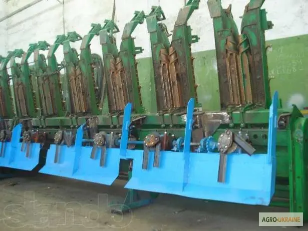 Установка измельчителя на кукурузную жатку John Deere- фото № 3