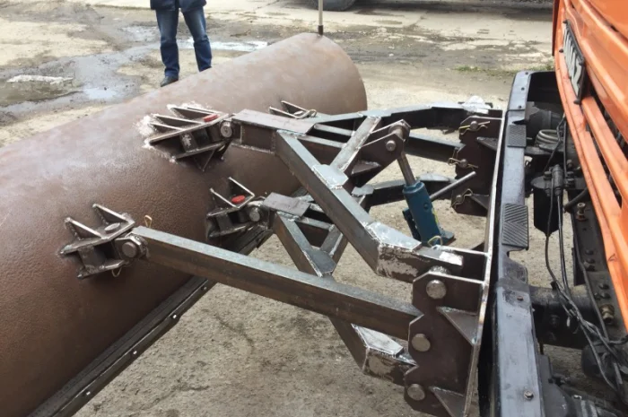 Продам отвал снегоуборочный на Камаз- фото № 2