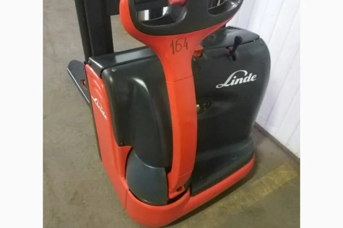 Погрузчик штабелер электрический самоходный Linde L10 1000кг 3300мм- фото № 9