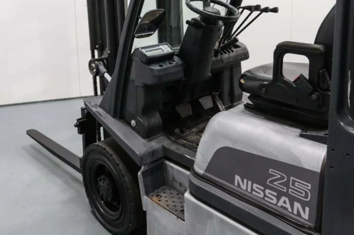 Вилочный погрузчик Nissan U1D2A25LQ 2012 года- фото № 5