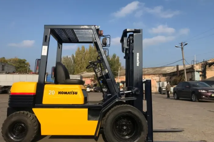 Вилочный автопогрузчик Komatsu на больших 15 колёсах как у 4-х тонного погрузчика- фото № 1