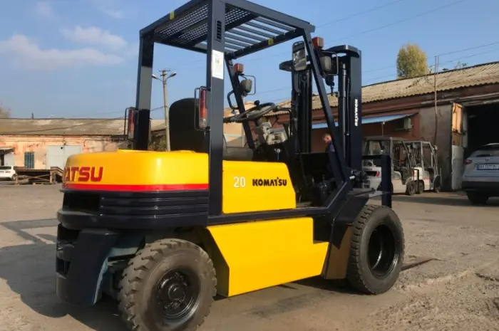 Вилочный автопогрузчик Komatsu на больших 15 колёсах как у 4-х тонного погрузчика- фото № 4