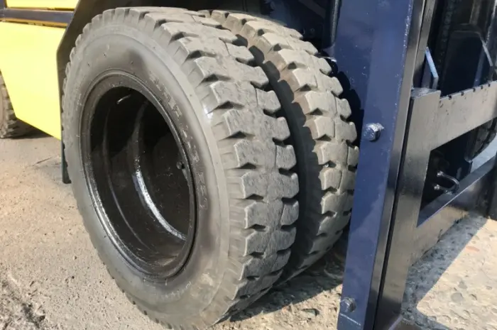 Вилочный автопогрузчик Komatsu на больших 15 колёсах как у 4-х тонного погрузчика- фото № 8