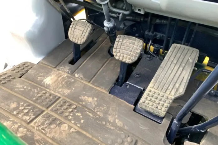 Вилочный бензиновый автопогрузчик Komatsu FG20LC-12 с наработкой всего 1811 моточасов- фото № 6