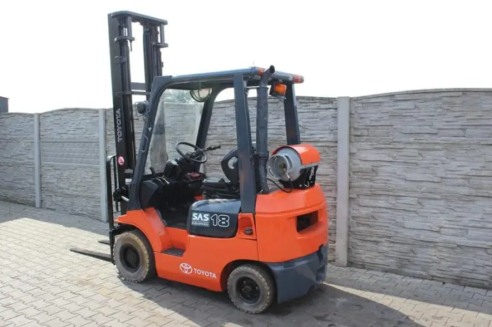 Кара погрузчик Toyota 7FGF18, газ, 4.5 м.подъем- фото № 2