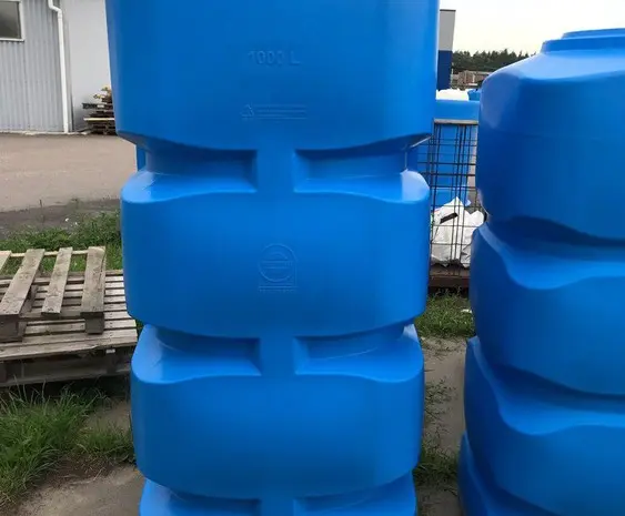 Ємність вузька вертикальна для води BK-1000- фото № 1