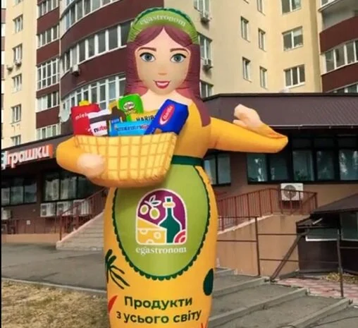 Человечек зазывающий- фото № 11