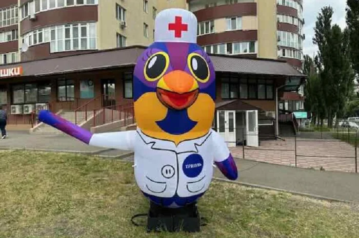 Человечек зазывающий- фото № 2