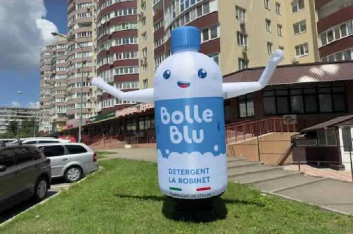 Человечек зазывающий- фото № 5