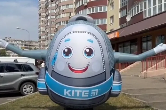 Человечек зазывающий- фото № 6