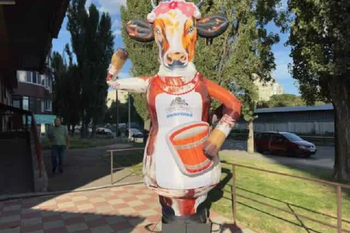 Человечек зазывающий- фото № 7