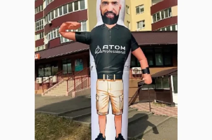 Человечек зазывающий- фото № 8