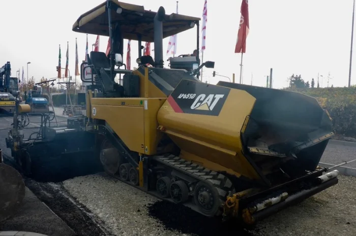 Асфальтоукладчик Caterpillar AP655D в продаже- фото № 1