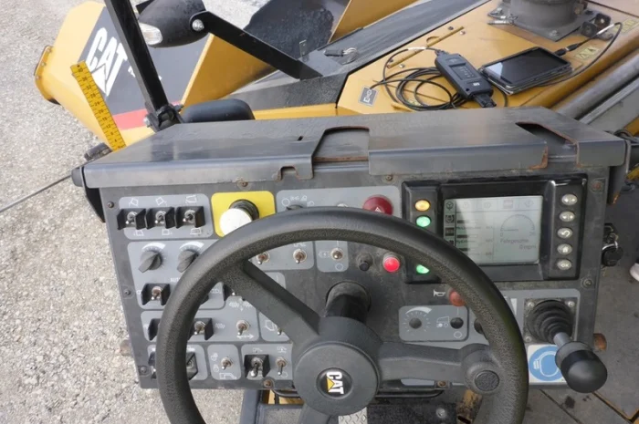 Асфальтоукладчик Caterpillar AP655D в продаже- фото № 10
