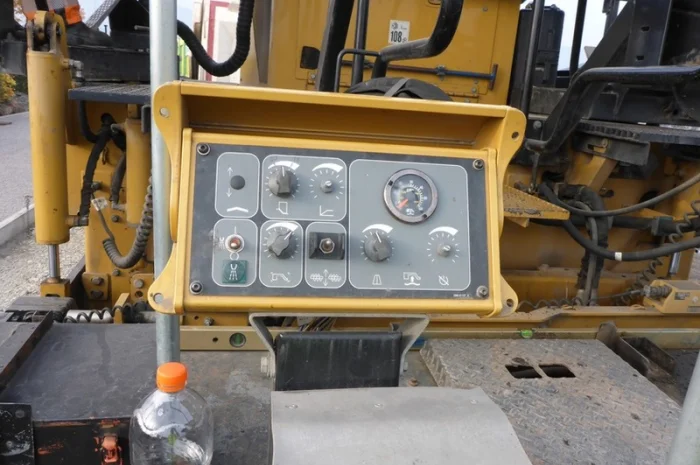 Асфальтоукладчик Caterpillar AP655D в продаже- фото № 9