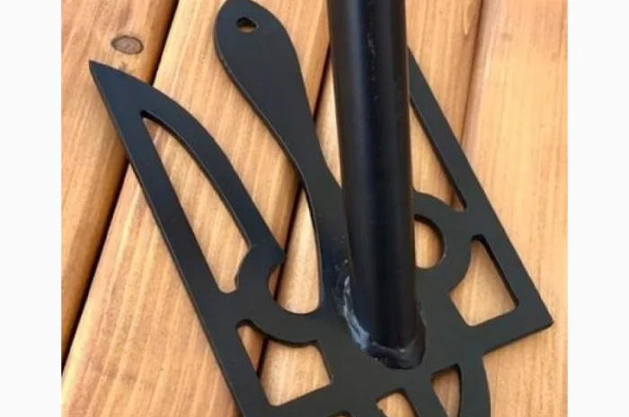 Держатель флага под флагшток в форме Герба Украины Тризуб металлический- фото № 1