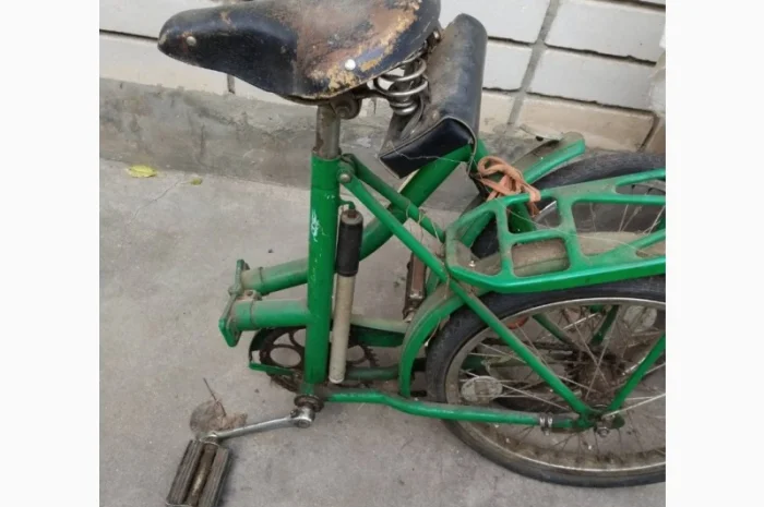 Продам мікроскоп МБР-1 б/у, велосипед Десна, автомобильну сигаретницю( auto smokle) нову- фото № 1