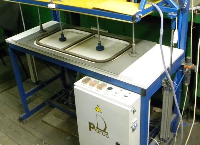 Оборудование для изготовления изделий криволинейной формы из пленки: бахил, перчаток и т.д- фото № 1