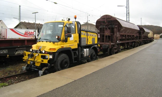 Маневровая техника, дорожно рельсовая техника- фото № 1