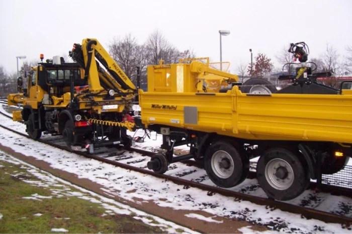 Маневровая техника, дорожно рельсовая техника- фото № 2