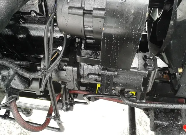 Мини-трактор Dongfeng-244C (Донгфенг-244К) с обновленной кабиной- фото № 13