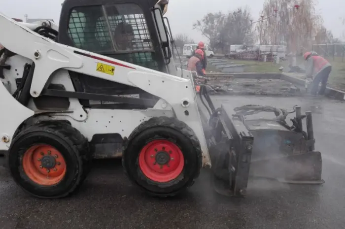 Мини-погрузчик BOBCAT S650(как S250), кабина, с ковшом и фрезой 50 см! В наличии- фото № 5