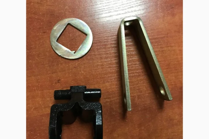 Кронштейн стойки культиватора John Deere в сборе ( пешка + кольцо )- фото № 1