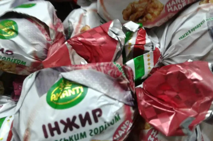 Шоколадні цукерки з натуральними фруктами. Сухофрукти в шоколаді оптом в роздріб Цукерки- фото № 5