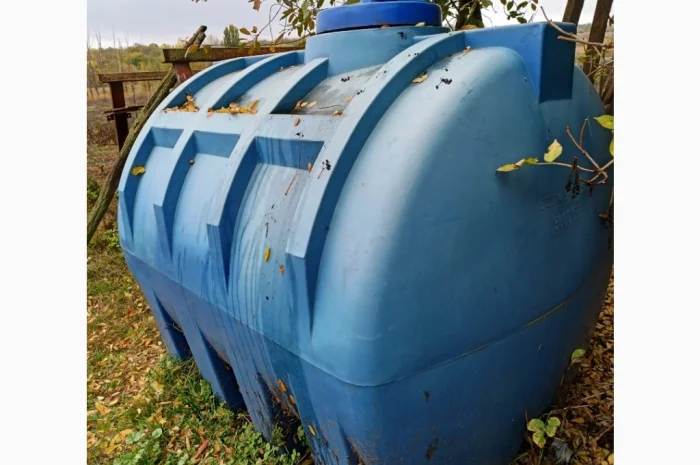 Продается пластиковая емкость объемом 3000 л- фото № 2